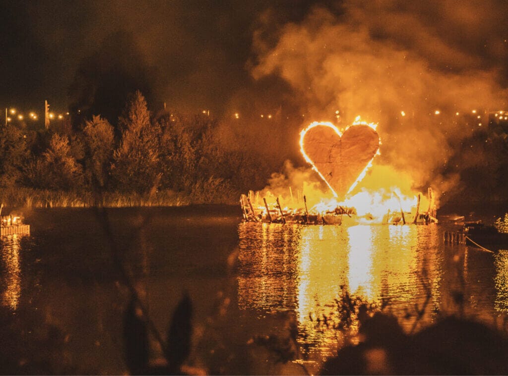 2023 11 06 at 08.38 1 Secret Garden Party heart fire on lake
