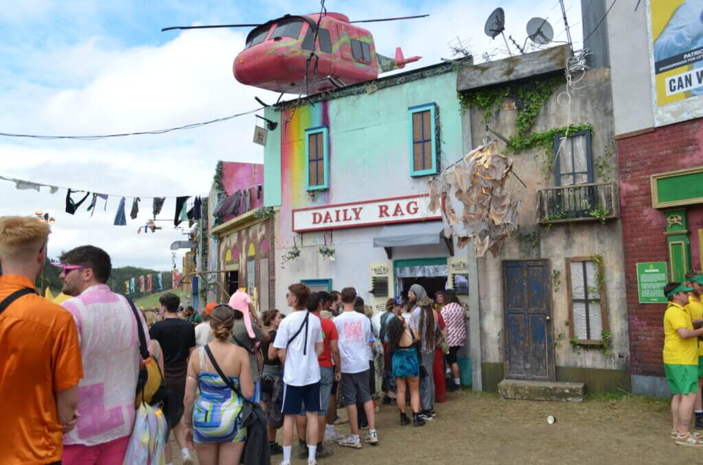 Boomtown 0774 The queue for the Daily Rag- an integral part in the Boomtown Story